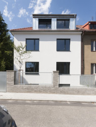 Řadový dům v Praze Liboci,  Stempel & Tesar architekti