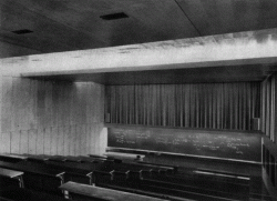 Pohled do přednáškového sálu Ústavu makromolekulární chemie, historická fotografie (1965)