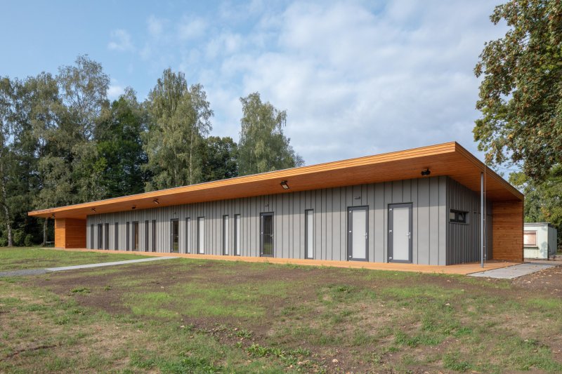 Zázemí fotbalistů TJ Vlčovice od Kamil Mrva Architects