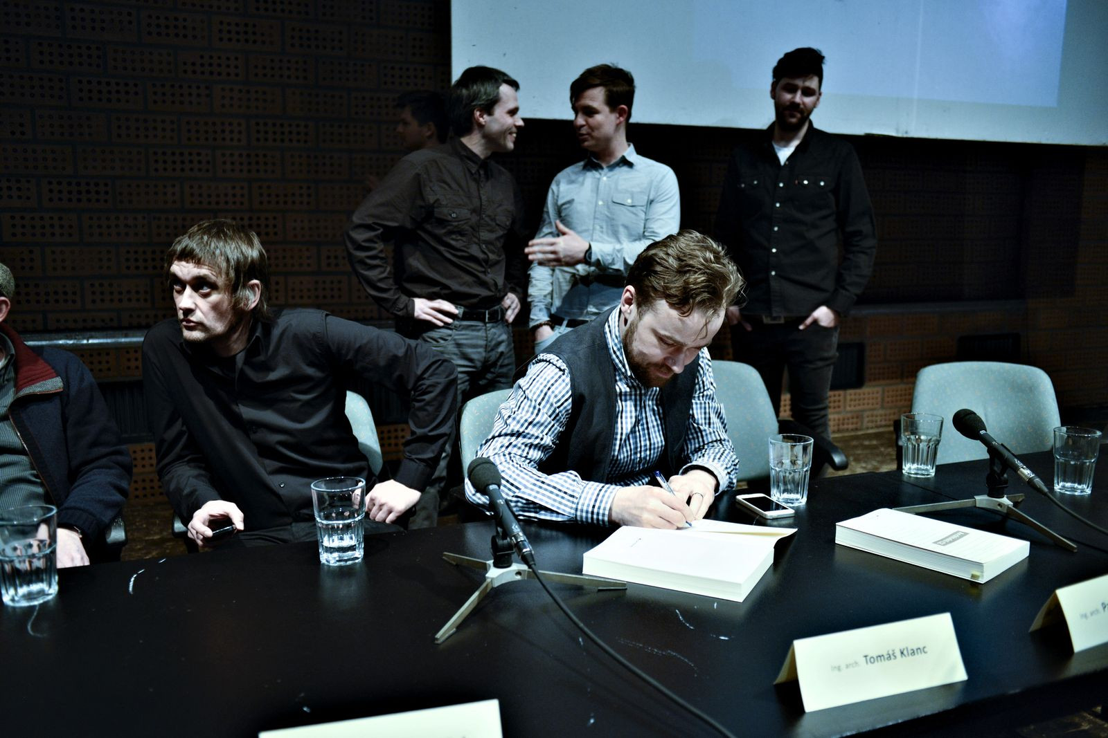 pořad ARCHITEKTI CZ, diskuze 7 architektů v Liberci, foto