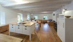 Světnice v Údolí, Debyt,