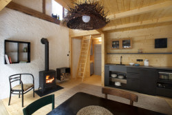 Útulna ve stodole ve Velkém Újezdu od Atelieru Pelcl