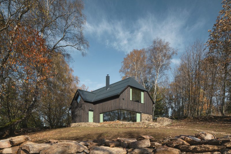 Chata na Šumavě od ateliéru Markéty Cajthamlové