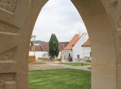 Centrum Mistra Jana Husa v Husinci od ateliéru Masák & Partner