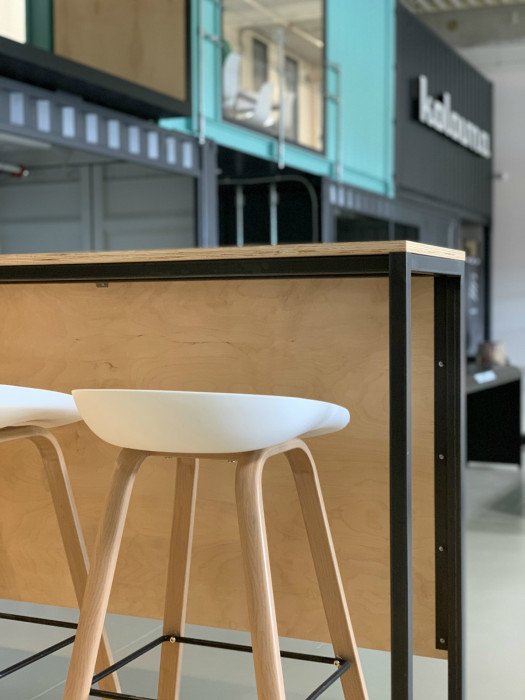 Kontejnerová stěna prodejny Kolovna, Hast Retail.