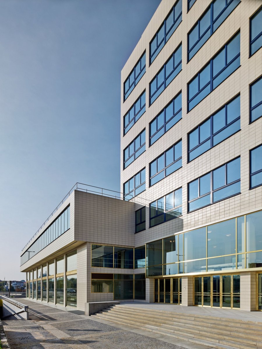 Budova Elektrických podniků v Praze-Holešovicích po rekonstrukci od studia TaK Architects