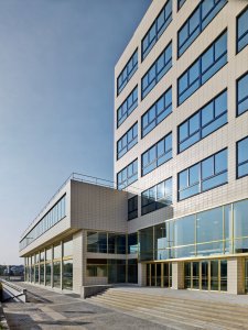 Budova Elektrických podniků v Praze-Holešovicích po rekonstrukci od studia TaK Architects