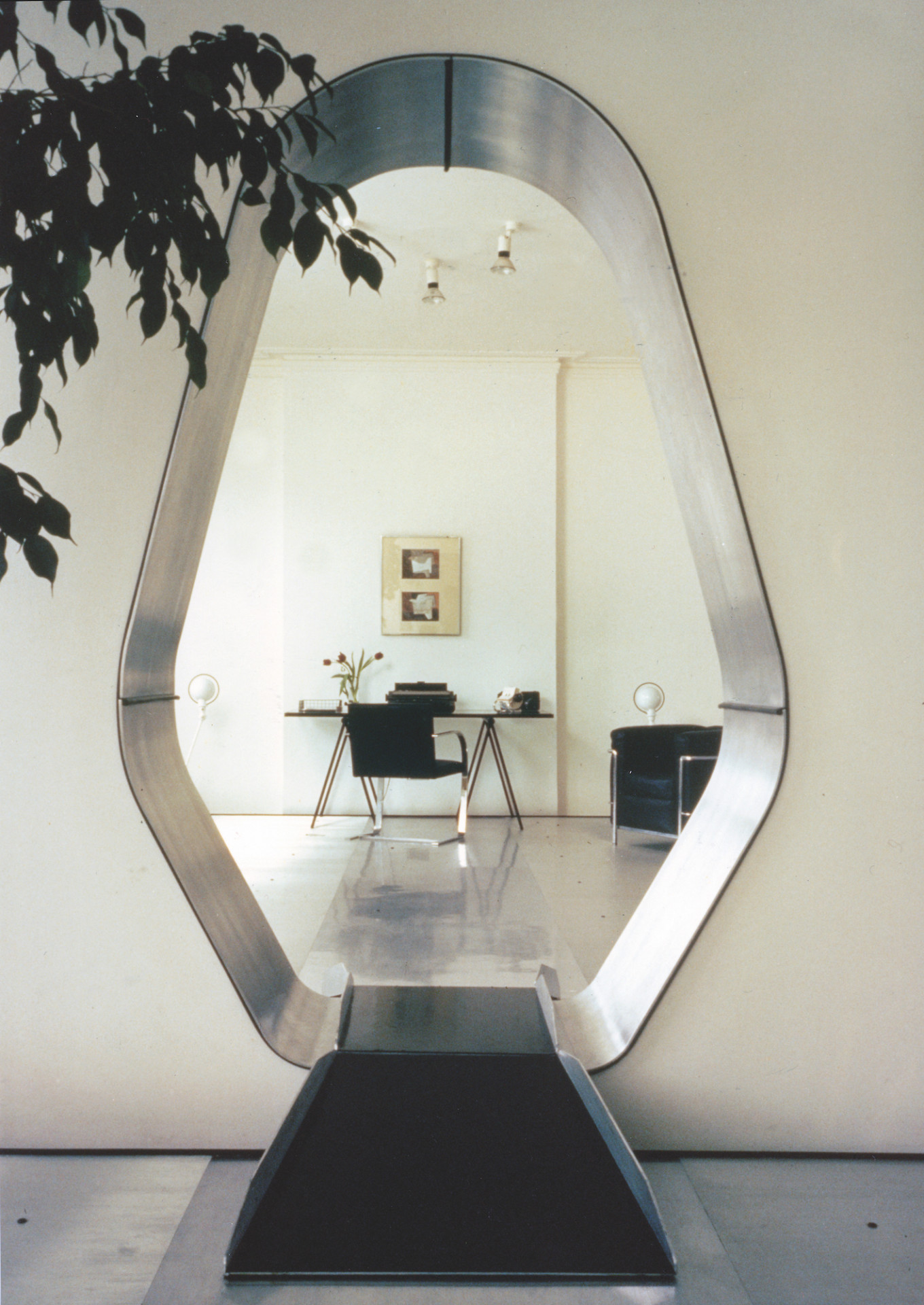 Londýnský byt (1985) teoretika architektury a designu Deyana Sudjice – Kaplický se zde inspiroval filmem 2001: Vesmírná odysea. © Jan Kaplický, Future Systems s laskavým svolením Nadačního fondu Kaplicky Centre&nbsp;