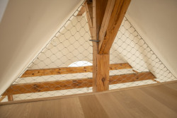 Půdní byt v kolonii Svoboda - Hlavní ideou již od začátku projektu bylo nechat krov maximálně otevřený a přiznaný