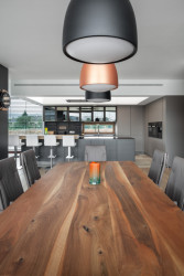 Vila s krytým bazénem od Petra Dobrovolného