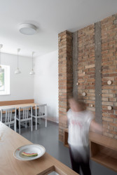 Adaptace koetelny v Ledenicích od Ateliéru 111 architekti