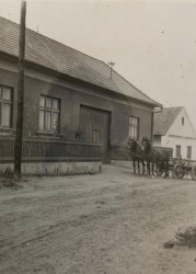 Rekonstrukce a přístavba rodinného domu v Lozorně, MAPA: Historická fotografie