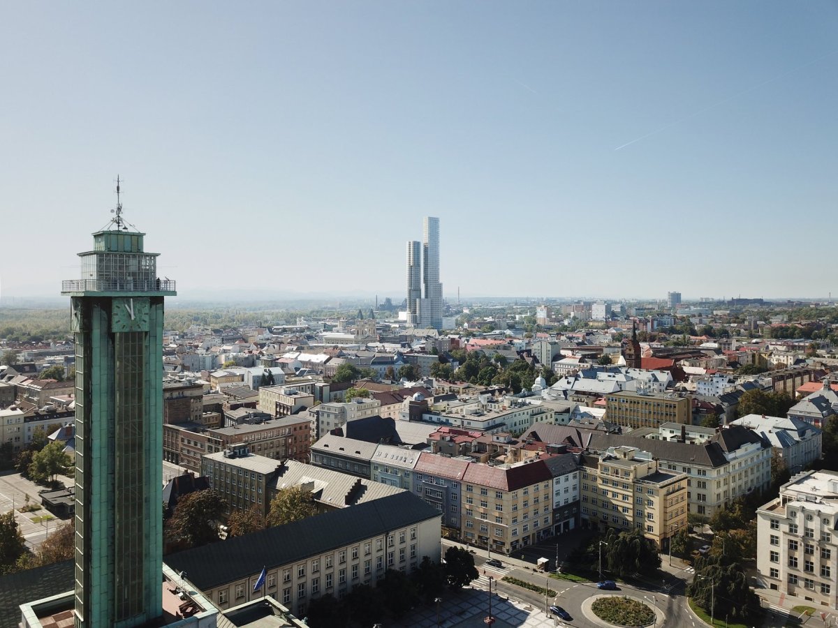 Původně architekti vypracovali návrh 2 věží o 60 patrech