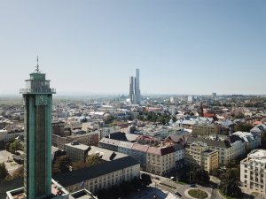 Původně architekti vypracovali návrh 2 věží o 60 patrech