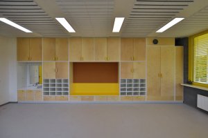 Škola a školka v Letech, Architekt Ondřej Tuček: V pavilonu základní školy se nachází šest učeben, které jsou umístěny v rozích budovy.