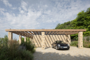 Pohled na dům z ulice (Villa VICUS v Nitře; sebastian nagy architects)