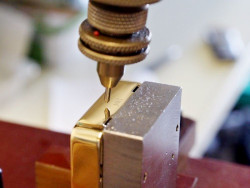 Firma tří bratří M&T je jediným českým výrobcem designového dveřního a okenního kování