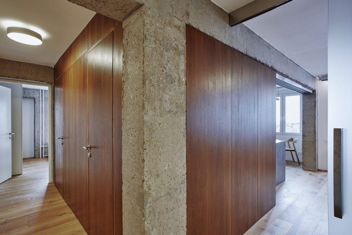 Rekonstrukce panelového bytu od studia Klára Makovcová Architects