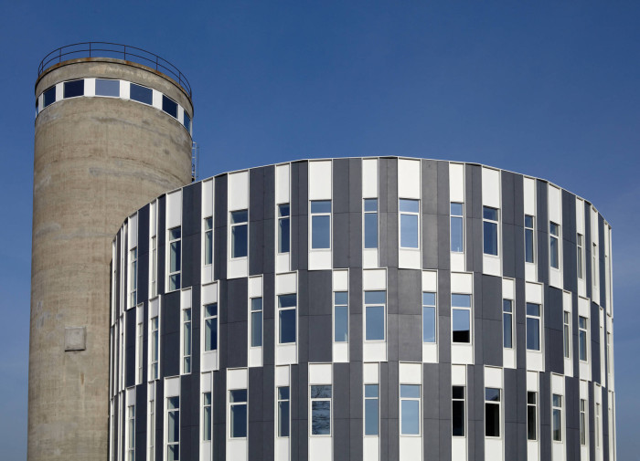 Sídlo společnosti Plus Bolig v Aalborgu v Dánsko s fasádními panely Swisspearl Patina Original