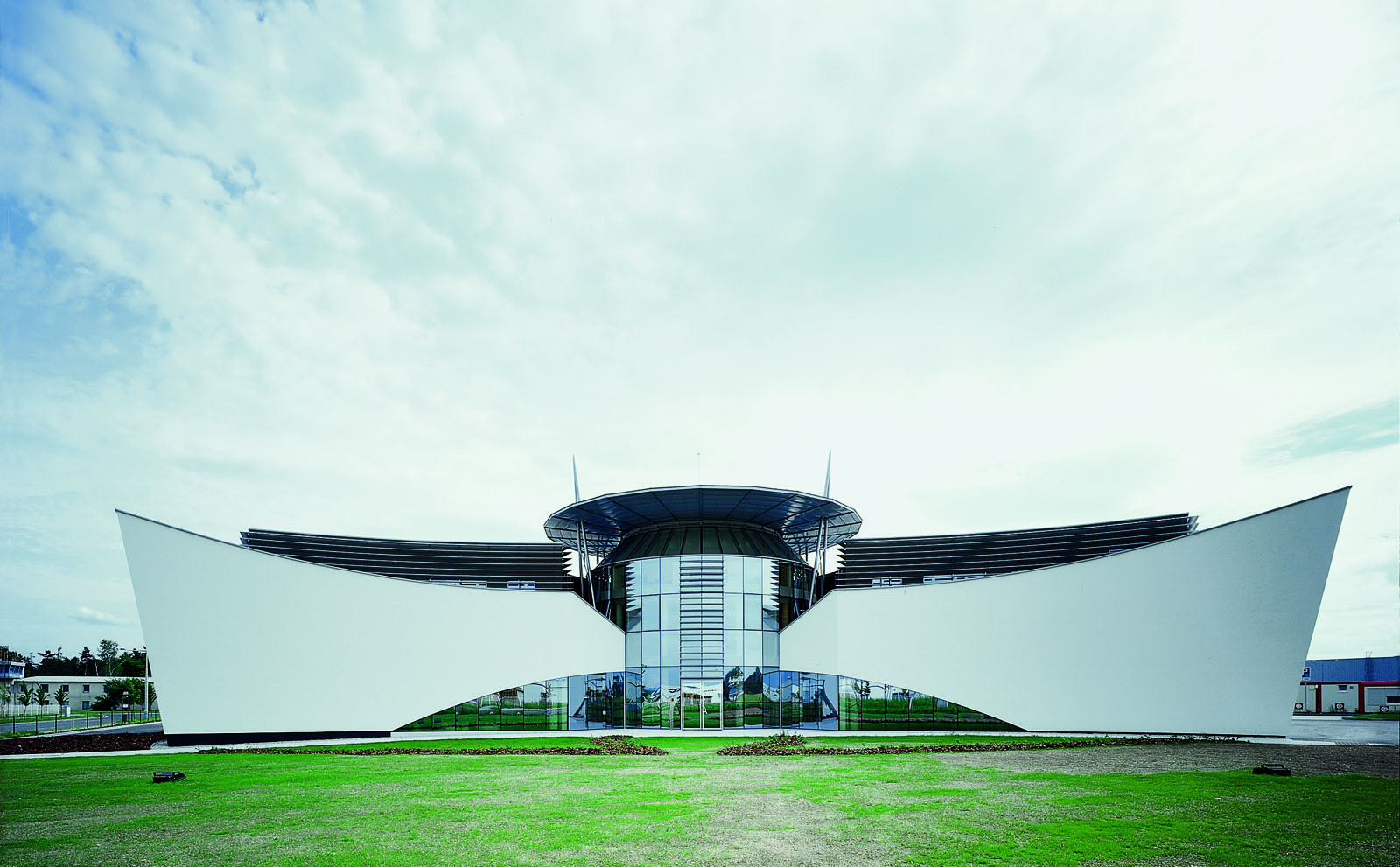 Továrna na výrobu teleskopických jeřábů pro filmový průmysl na Borských polích v Plzni - zdroj foto