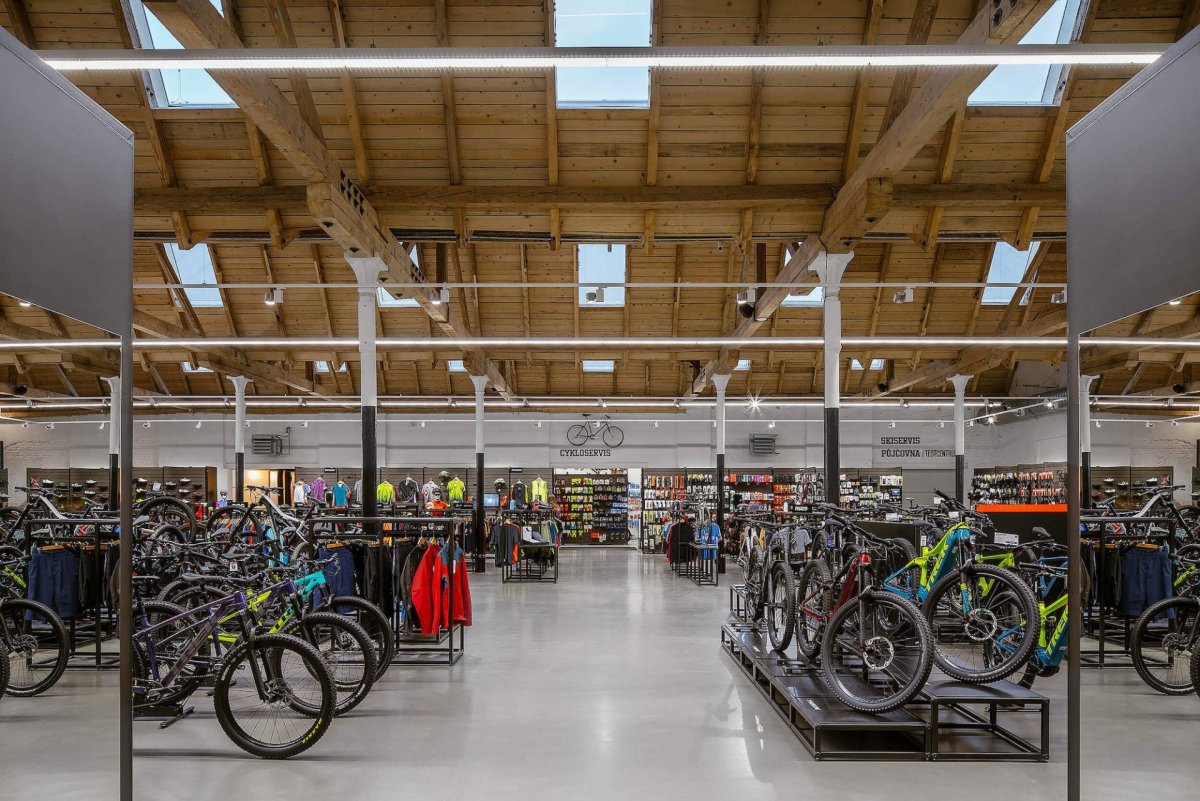 Přestavba Vindyšovy továrny na Ski a Bike Centrum Radotín, VLLNNA + Martin Duba studio/ Ing. arch. Petr Šindelář, Ing. arch. Martin Duba, Ing. arch. Hana Davidová