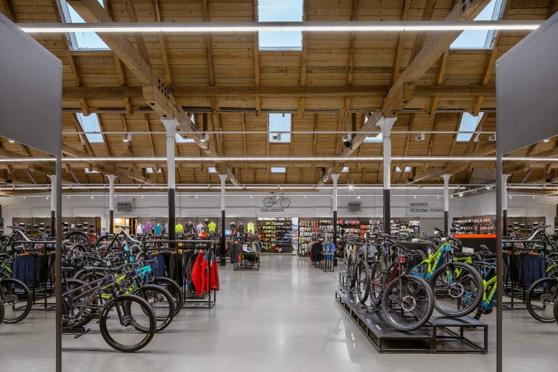 Přestavba Vindyšovy továrny na Ski a Bike Centrum Radotín, VLLNNA + Martin Duba studio/ Ing. arch. Petr Šindelář, Ing. arch. Martin Duba, Ing. arch. Hana Davidová