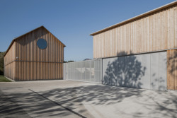 Zázemí údržby golfového rezortu v Ostravici pod Lysou horou od PAPOUSEK & SILHAN ARCHITECTS