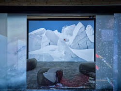 Jsou tu i prostory pro výstavy a promítání (Centrum Hořec; ADR)