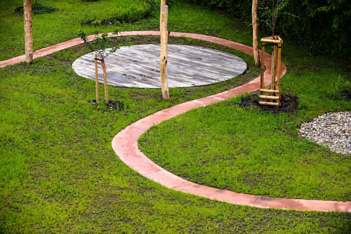 Zahrada základní a mateřské školy v Kolodějích, Skupina