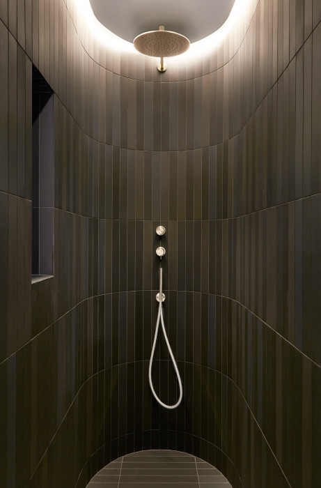 Byt s tajnou koupelnou, Markéta Bromová, Lenka Míková