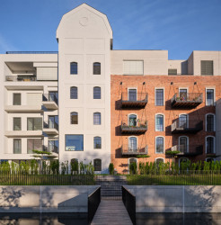 Nový náhon s mostem (mar.s architects, obnova Žitného mlýna v Boršově nad Vltavou)