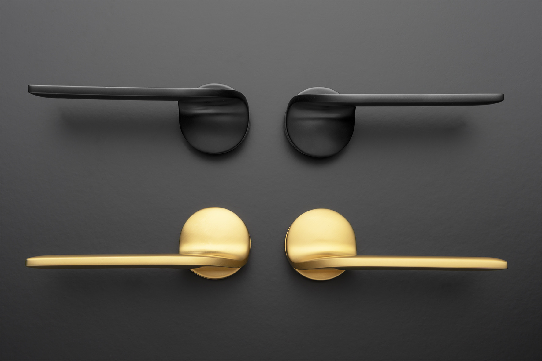 Kování UP&DOWN v povrchové úpravě titan, černý mat, titan mosaz mat, design Hermann&Coufal