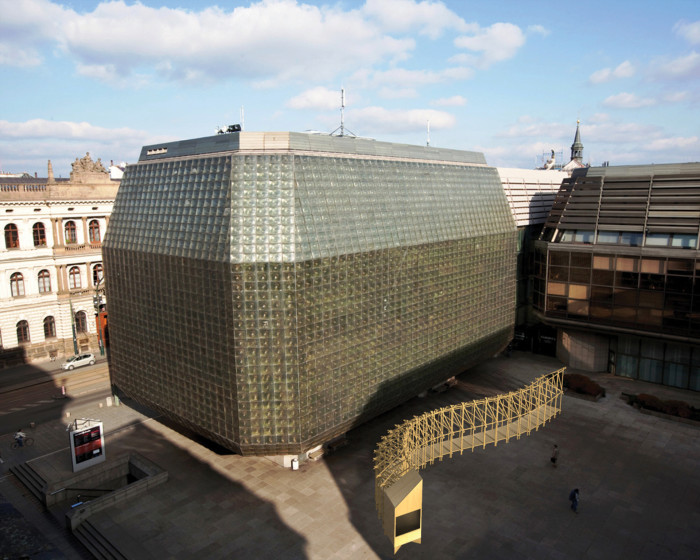 Piazzetta Národního divadla bude hostit kurátorskou výstavu dřevěné architektury. Unikátní instalace bude k vidění od 19. dubna do 17. května