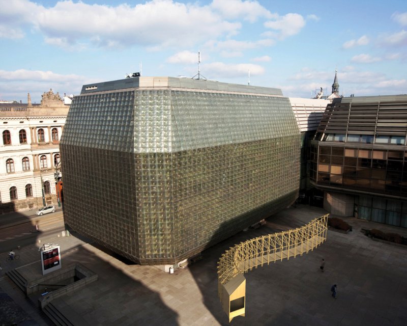 Piazzetta Národního divadla bude hostit kurátorskou výstavu dřevěné architektury. Unikátní instalace bude k vidění od 19. dubna do 17. května