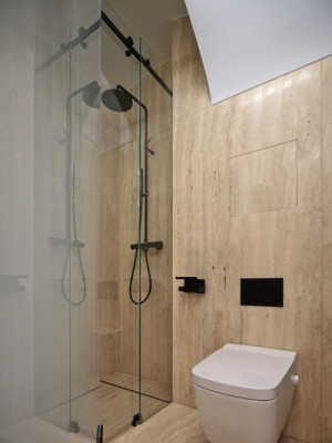 Pohled do koupelny (Rekonstrukce miniapartmánu; ateliér Tunicate)