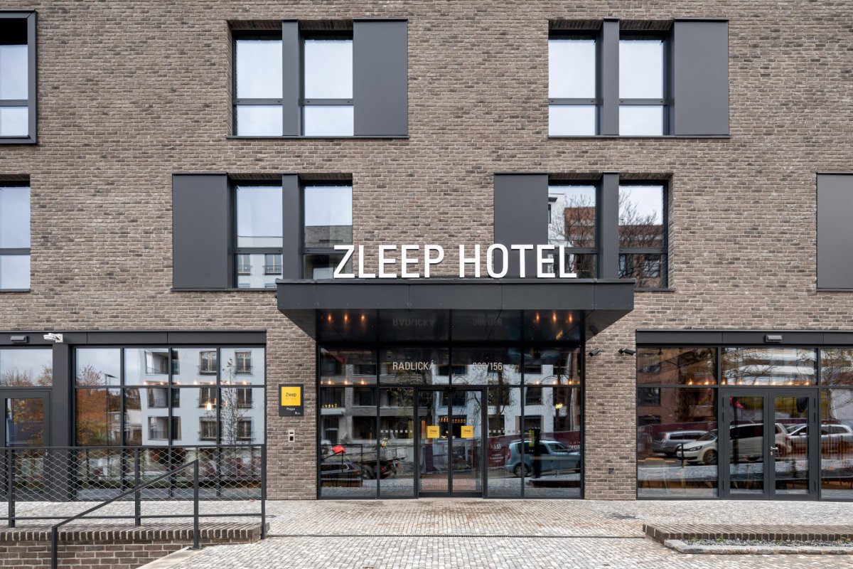 V pražských Jinonicích roste nová rezidenční čtvrť. Nabídne na 500 bytů, kancelářské prostory a občanskou vybavenost. (na obrázku Hotel Zleep)