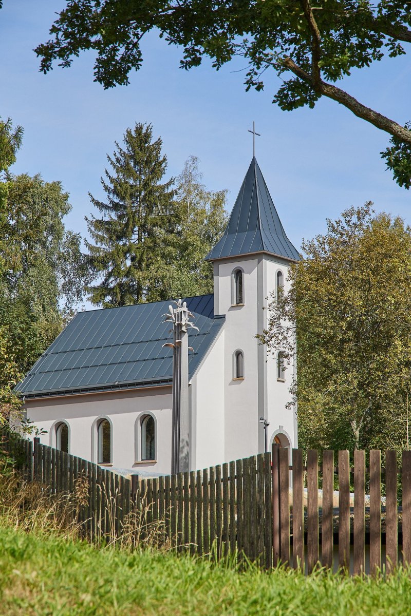 Rekonstrukce kostela sv. Josefa ve Slavětíně, ATELIER TSUNAMI: Slavětín se nachází v předpolí Broumovských vrchů
