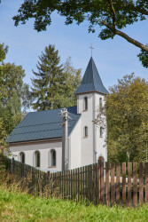 Rekonstrukce kostela sv. Josefa ve Slavětíně, ATELIER TSUNAMI: Slavětín se nachází v předpolí Broumovských vrchů