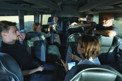 Loňská porota České ceny za architekturu - také teď vyjede do terénu mikrobus s porotci a porotkyněmi.