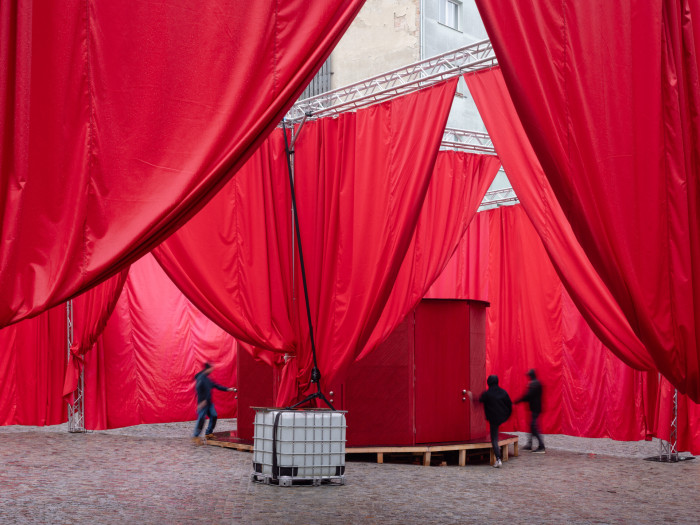 Vyzpovídejte se ze svých nejlegračnějších zlozvyků. V Brně na to mají zpovědnici (Peer Collective a Kateřina Šedá, Festival vánočních zlozvyků)