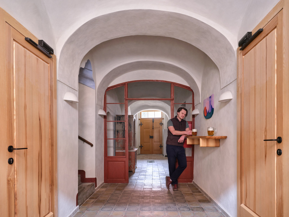 Chceme, aby dům žil, aby byl veřejně přístupný. Architekt Jan Hora a nový výčep. (Dům v Žatci s výčepem ; ORA)