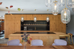 Interiéry vily v Klánovicích, KURZ architects: Zaměřme se na vnitřek, ten je totiž na vile v Klánovicích nejnovější.