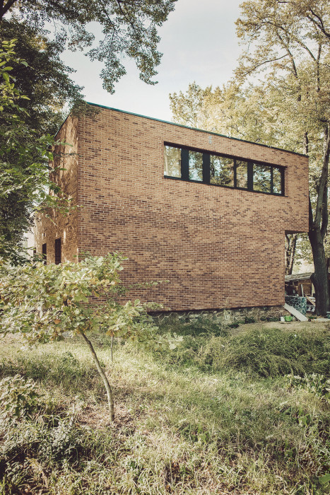 Rodinný dům na ostrově v Praze od edit! architects