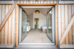 Dřevostavby VESPER HOMES spojují krásnou architekturu, zdravé prostředí i příjemnou atmosféru. (Na obrázku rodinný dům na Slapech)