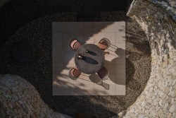 Degustační prostor Fibonacci, Marco Maio Architects: Degustační prostor formuje terasa s posezením zasazená mezi nově vybudované kamenné zdi.