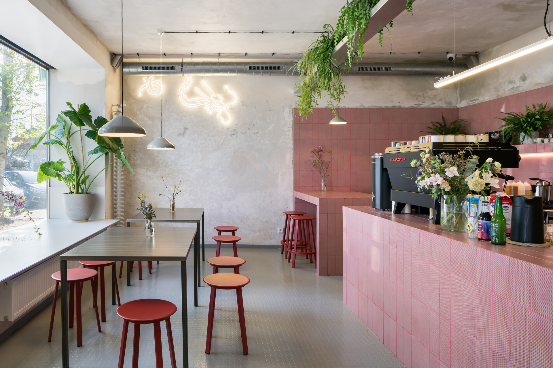 Architektonické studio NEUHÄUSL HUNAL navrhlo interiér pražského vietnamského bistra An