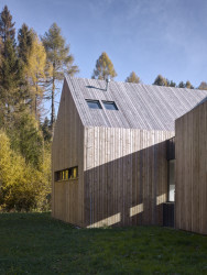 Lesovna poblíž Pacova od studia 20-20-ARCHITEKTI a VYŠEHRAD ateliéru