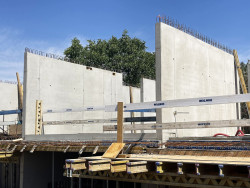 Betonové stěny po odbednění