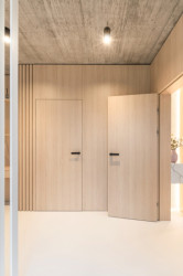 Pohled do chodby (Interiér rodinného domu v Popůvkách, Atel!er)