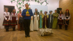 KOMA for World, Ubytovací zařízení pro Otchiy Dim, Stanislav Martinec při otevření v Petrivske - foto